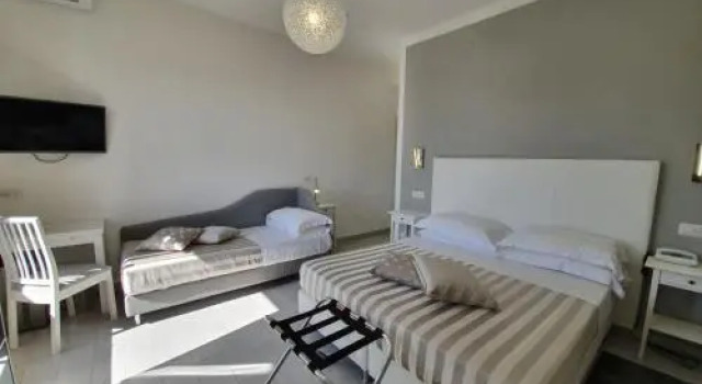Hotel Raffaelli Villa Angela, Забронировать Вилла Отели Форте-дей-Марми с бассейном, рядом с Пляж Форте-дей-Марми, Бассейн