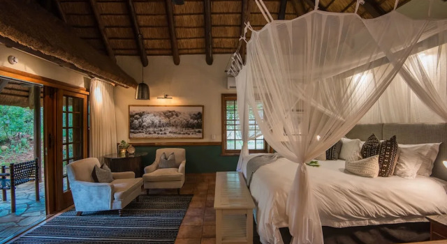 Thornybush Waterside Lodge, Prenota Hotel Hoedspruit 