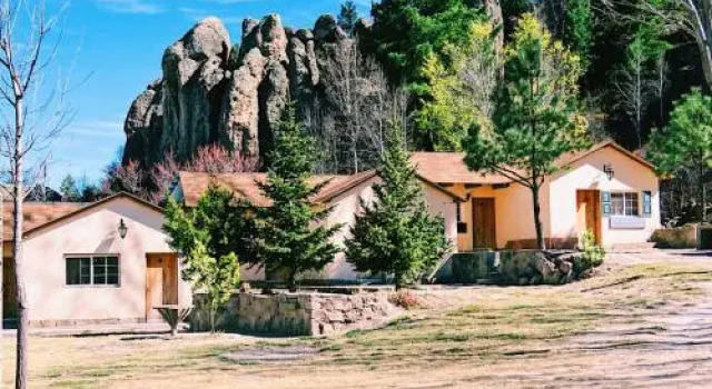 Cabanas Montebello Inn, Rezervovat Hotel Hotely v Chihuahua s parkováním, Parkování