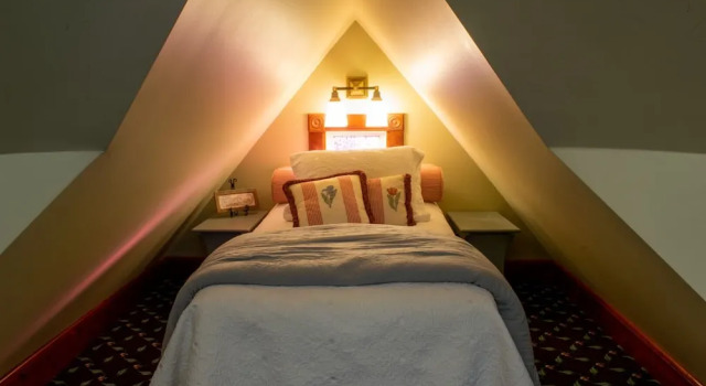 Номер Grand The Nauvoo Grand Bed & Breakfast