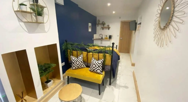 Stylish, cosy studio in Carmarthen town centre, Забронировать Апартаменты/квартира Кармартен Carmarthenshire, рядом с Галерея Oriel Myrddin