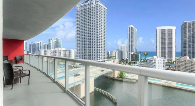 Breathless 3 Bedroom Private Rooftop apt 1101