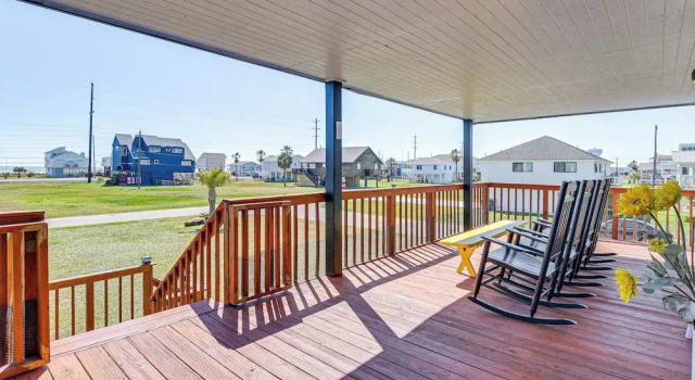 Коттедж Enjoy the View, Walk to Beach! Galveston Hideaway