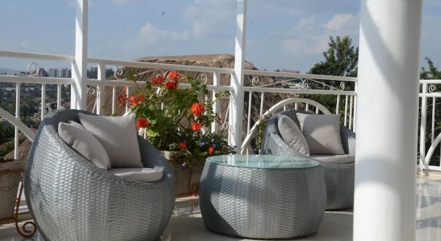 Camera doppia Premium con balcone e con vista sulla città Villa Asimba
