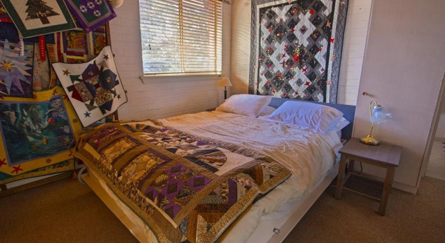 Quilters Studio, Book Hotel  