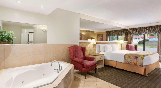 Люкс Travelodge by Wyndham Owen Sound ON
