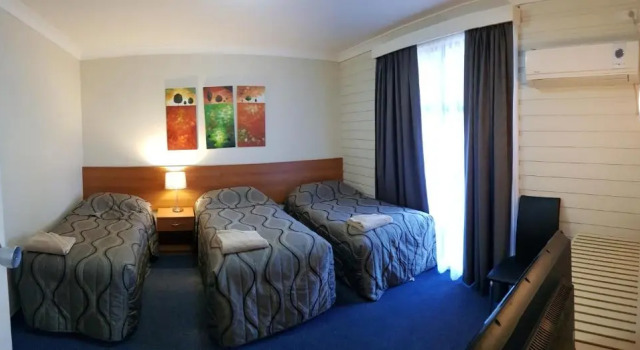 Семейный люкс с 2 комнатами Amber Court Motor Inn