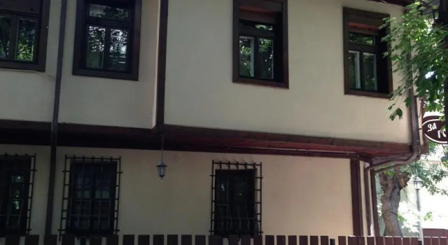 The House Guest House, Забронировать Гостевой дом Отели Варны с парковкой, рядом с Комплекс Приморский, Парковка