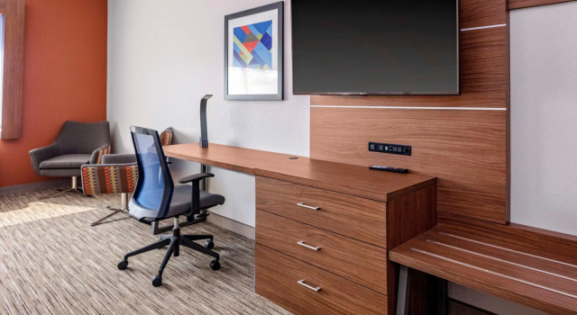 Люкс c 1 комнатой Holiday Inn Express & Suites - Madison by IHG
