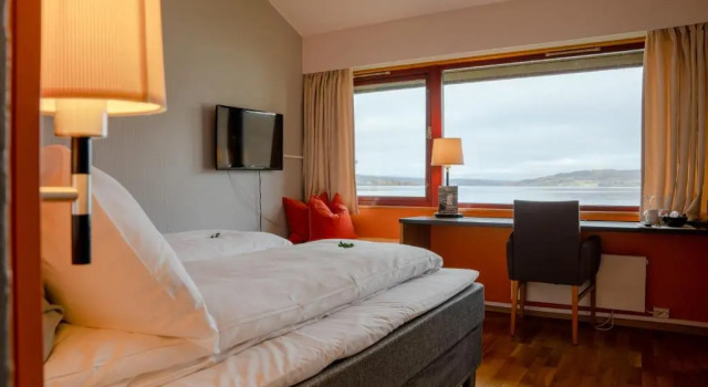 Standardní Dvoulůžkový s manželskou postelí pokoj a výhledem na moře Thorbjørnrud Hotel
