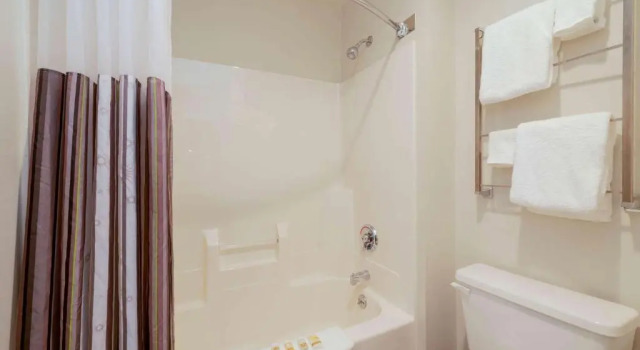 Номер Standard La Quinta by Wyndham Cleveland Macedonia
