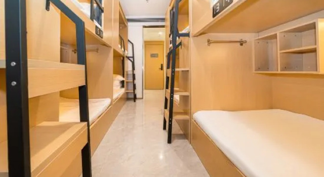 Кровать в общем номере (мужской номер) Dengba Inn (Shanghai Aegean Shopping Center Longbai Xin Cun Subway Station Branch)