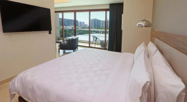 Люкс с красивым видом из окна Holiday Inn & Suites Puerto Vallarta Marina & Golf