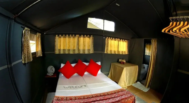 Тент с видом на реку Master Campers Lanka