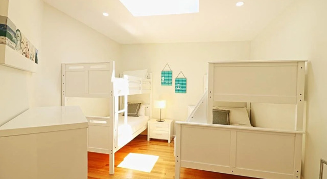 Sybella, Забронировать Отель Меримбула Sapphire Coast, рядом с Главный пляж Меримбулы