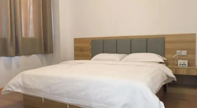 Двухместный люкс Jishou Huatu Homestay (Jishou University South Gate)