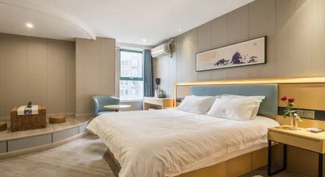Люкс Deluxe Huaxun Boutique Hotel (Dahua 3rd Road MTR Station Store)