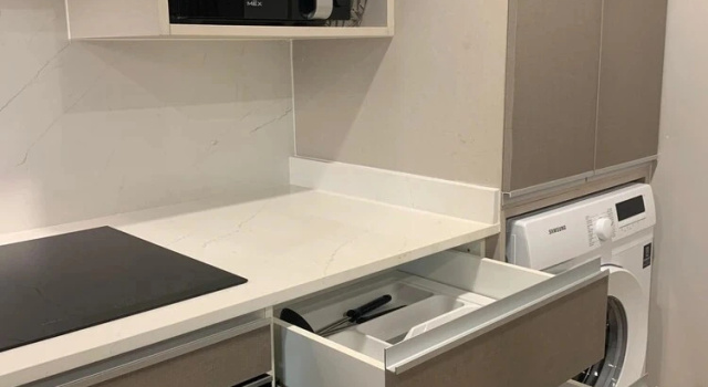Havuz manzaralı çift kişilik küçük süit SN Residences