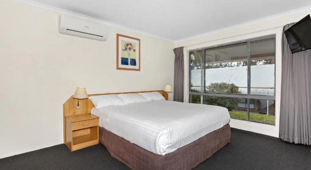 Deluxe Apartment ibis Styles Canberra Eagle Hawk