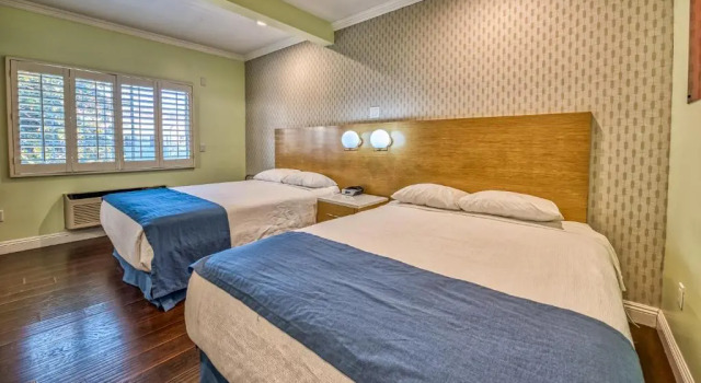 Номер Family Hollywood City Inn
