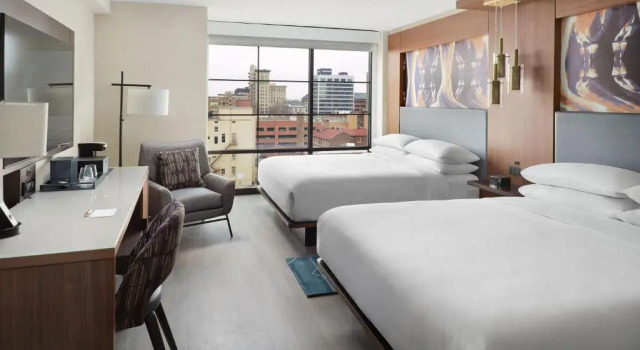 Четырёхместный номер Standard с видом на сад Marriott Knoxville Downtown