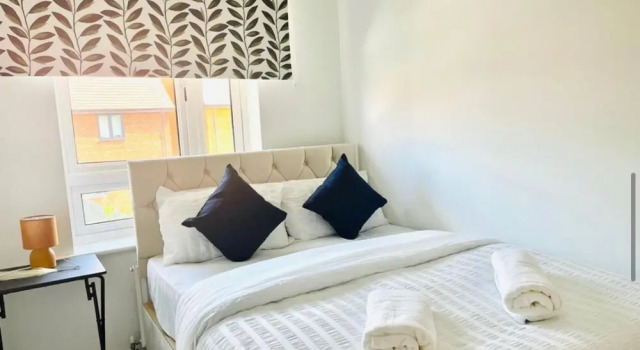Honeybee Haven Retreat - 3 Bed House, Buchen Sie Ferienhaus Ashford (Surrey) 