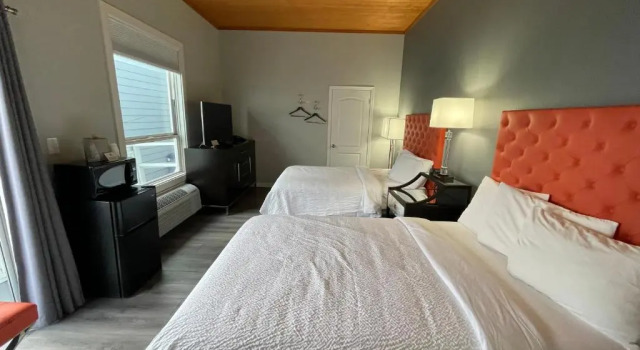 Двухместный номер Deluxe с видом на море Tides Inn & Suites