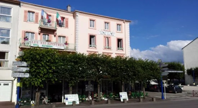 Hôtel des XII Apôtres & de la Clé des Champs, Book Hotel Contrexeville Vosges