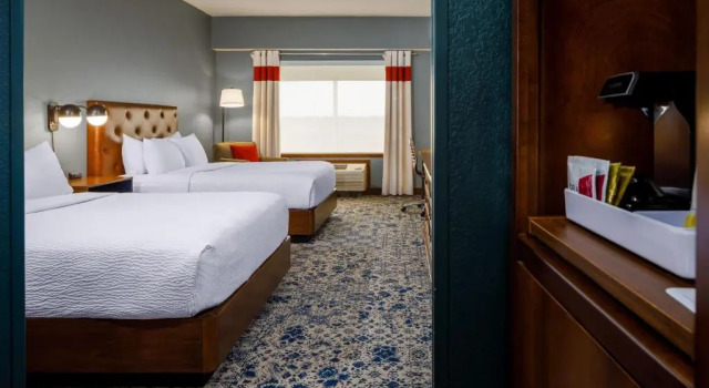 Четырёхместный номер Standard Four Points by Sheraton Louisville Airport