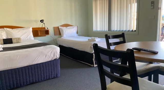 Трёхместный номер Standard Lakeside Motel Waterfront