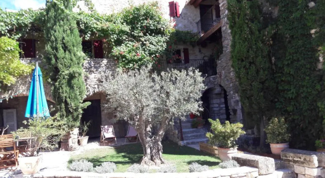 Le Mouleyras, Book Bed and Breakfast Hoteller i Rhône-Alps med parkering, Parkering