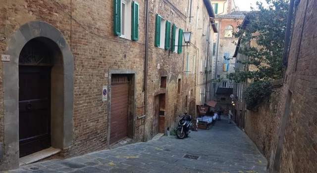 Numero 12 Hermes 9, Забронировать Отель Сиена Siena Area, рядом с Национальный музей этрусской археологии