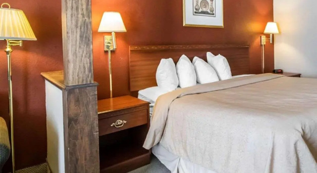 Трёхместный люкс Quality Inn & Suites Elizabethtown