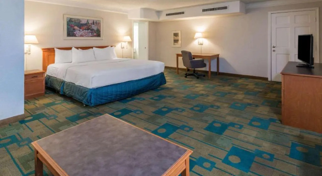 Семейный люкс Deluxe La Quinta by Wyndham San Antonio North Stone Oak