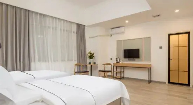 Shengjia Theme Hotel (Guangzhou Dashi Metro Station)