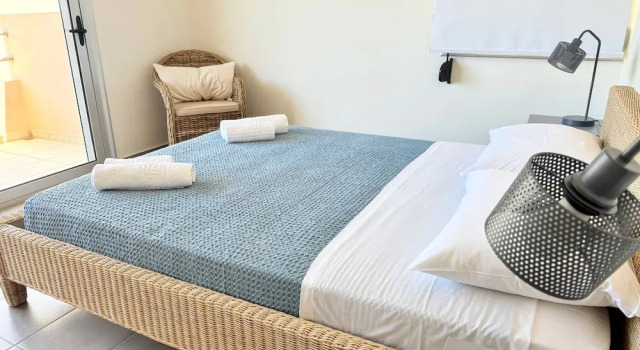 Fifty Shades of Blue 10 sec to sea 5PL 2BD 2BA, Reserva ahora Apartamento Kato Stalos Creta Occidental