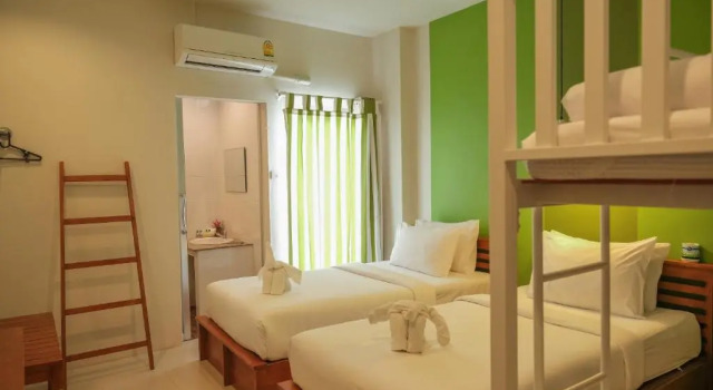 Четырёхместный номер Standard с балконом Krabi Pitta House