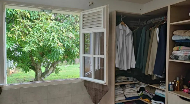Stunning 3-Bed House in Baie Mahault, Rezerwuj Hotel Hotele w Basse-Terre z parkingiem, Parking