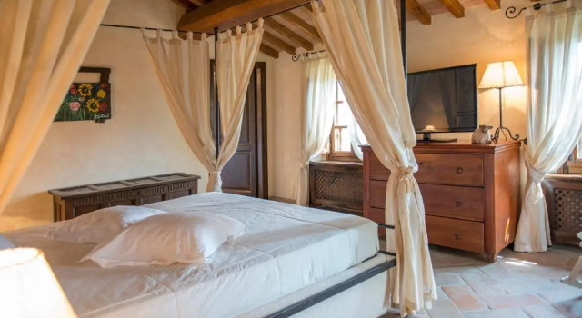 Country House with swimming pool in Toscana/Umbria, Varaa Hotelli Citta della Pieve Umbria