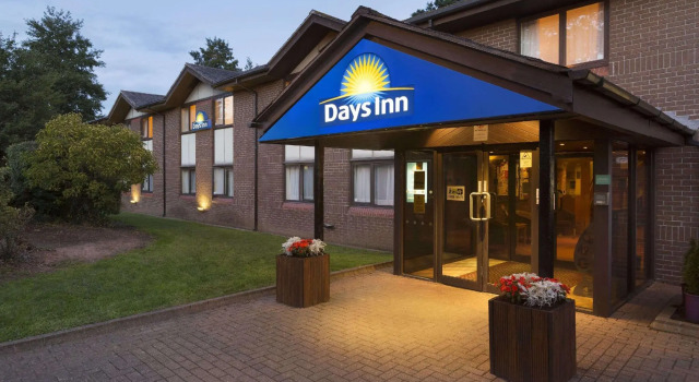 Четырёхместный номер Standard Days Inn Taunton