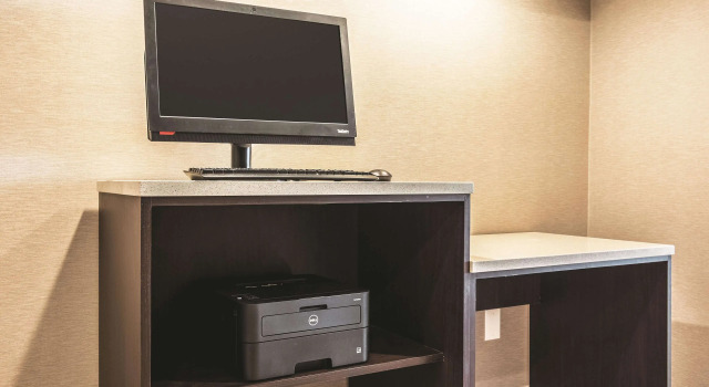 La Quinta Inn & Suites by Wyndham Shreveport Airport