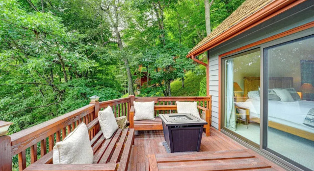 1 Mi to Otter Falls: Mtn-view Gem w/ Deck, Buchen Sie Hotel Seven Devils North Carolina
