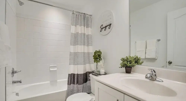 Апартаменты Great for Families! Townhome 9 Mi to Harpers Ferry