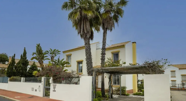 Spacious Chalet Close to the Beach, Book Chalet Sommerhuse i Huelva, Hytte