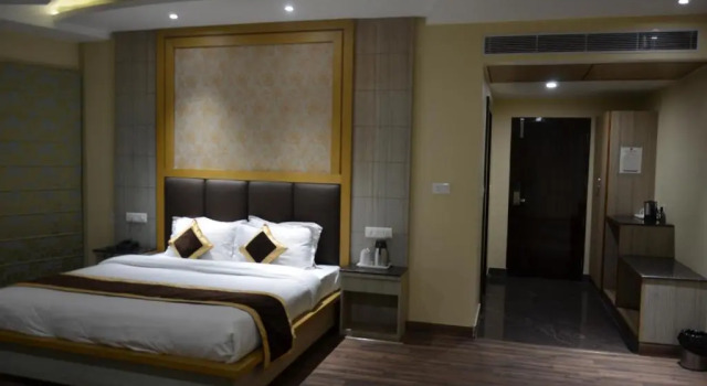 Tulip Tree Hotel, Забронировать Отель Отели Джамму и Кашмира с парковкой, Парковка