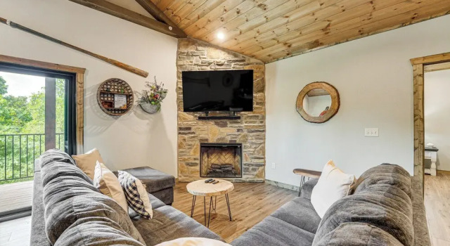 Branson Gem w/ Hot Tub Access & Private Boat Slip!, Забронировать Дом для отпуска Отели Table Rock Lake с парковкой, Парковка