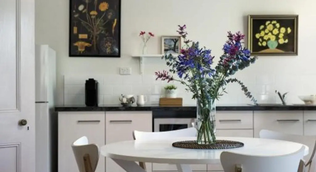 Clementine, Book Hotel Daylesford 
