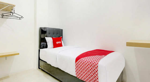 Номер Standard RedDoorz at Jalan Bangau Palembang