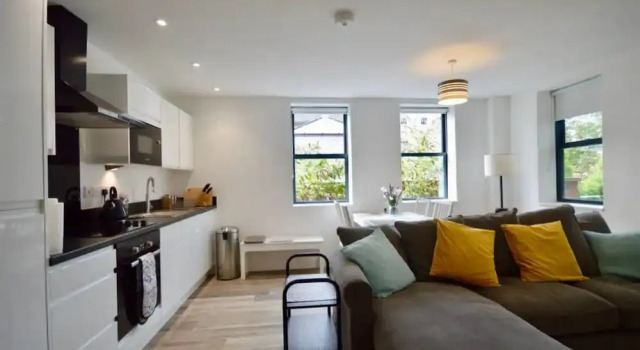 Stylish 2 Bedroom Apartment in Downtown Bristol