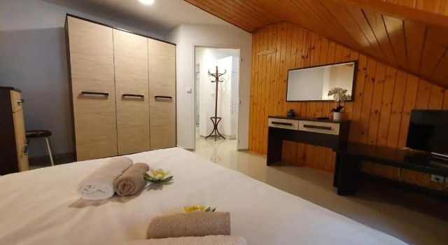 Апартаменты Madonna Apartments